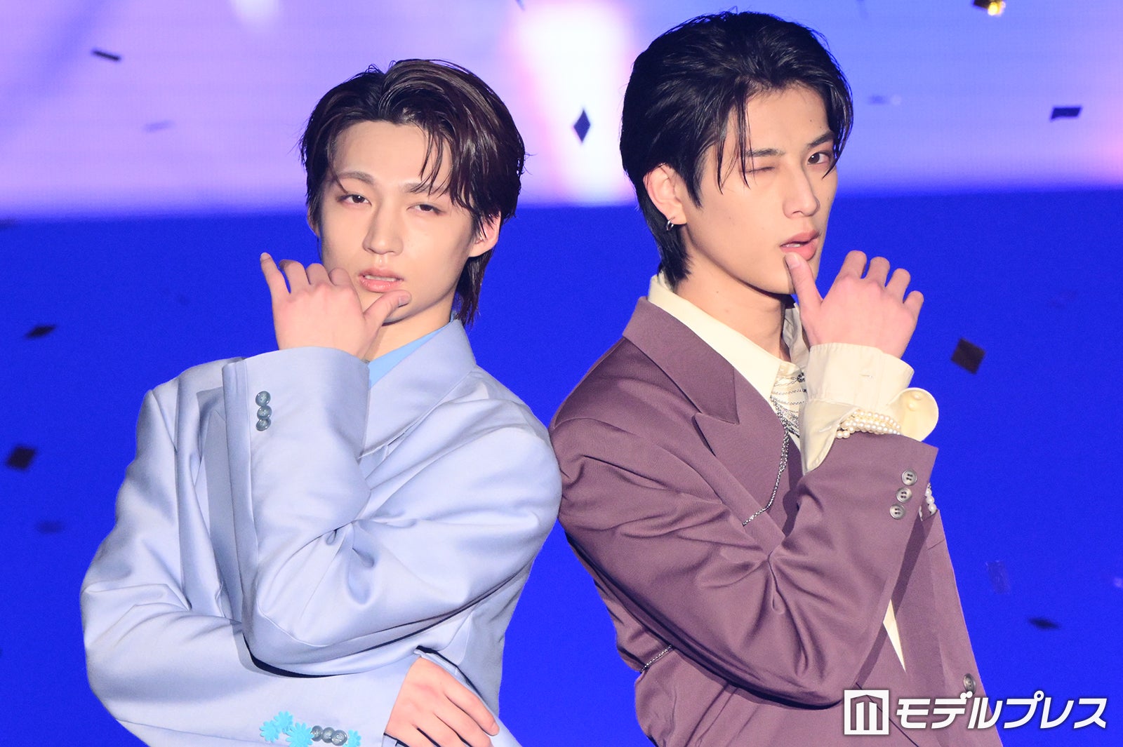 ICEx志賀李玖＆阿久根温世、対照的カラーの洗練スーツ姿 唇拭う仕草にキュン【TGC北九州2026】
