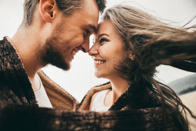 愛情表現がポイント 男性が 長く付き合いたい と思う彼女の特徴5選 モデルプレス 愛情表現がポイント 男性が 長く付き合いたい と思う彼女の特徴5選 モデルプレス