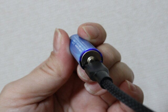 ダイソーのType-C充電池はアダプター不要でUSBタイプCを直接挿して充電できる