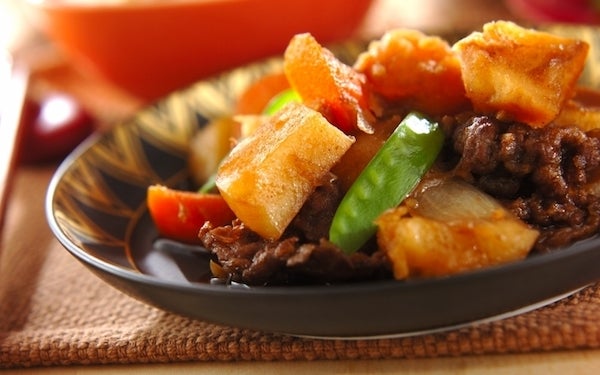 五香粉で簡単にアレンジできる、エスニック風肉じゃが