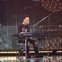 モデルプレス - 清水翔太、弾き語り失敗も笑顔で交わす 今年初ライブ<東京ランウェイ 2015 S/S>