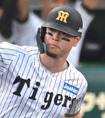 甲子園が1イニングで2度の大ブーイング→押し出し勝ち越しで大歓声 無死二塁で阪神・佐藤輝が申告敬遠 1死後には高寺も申告敬遠も