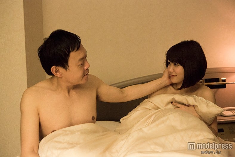 ベッドシーンも（C）2015「野良犬はダンスを踊る」製作委員会