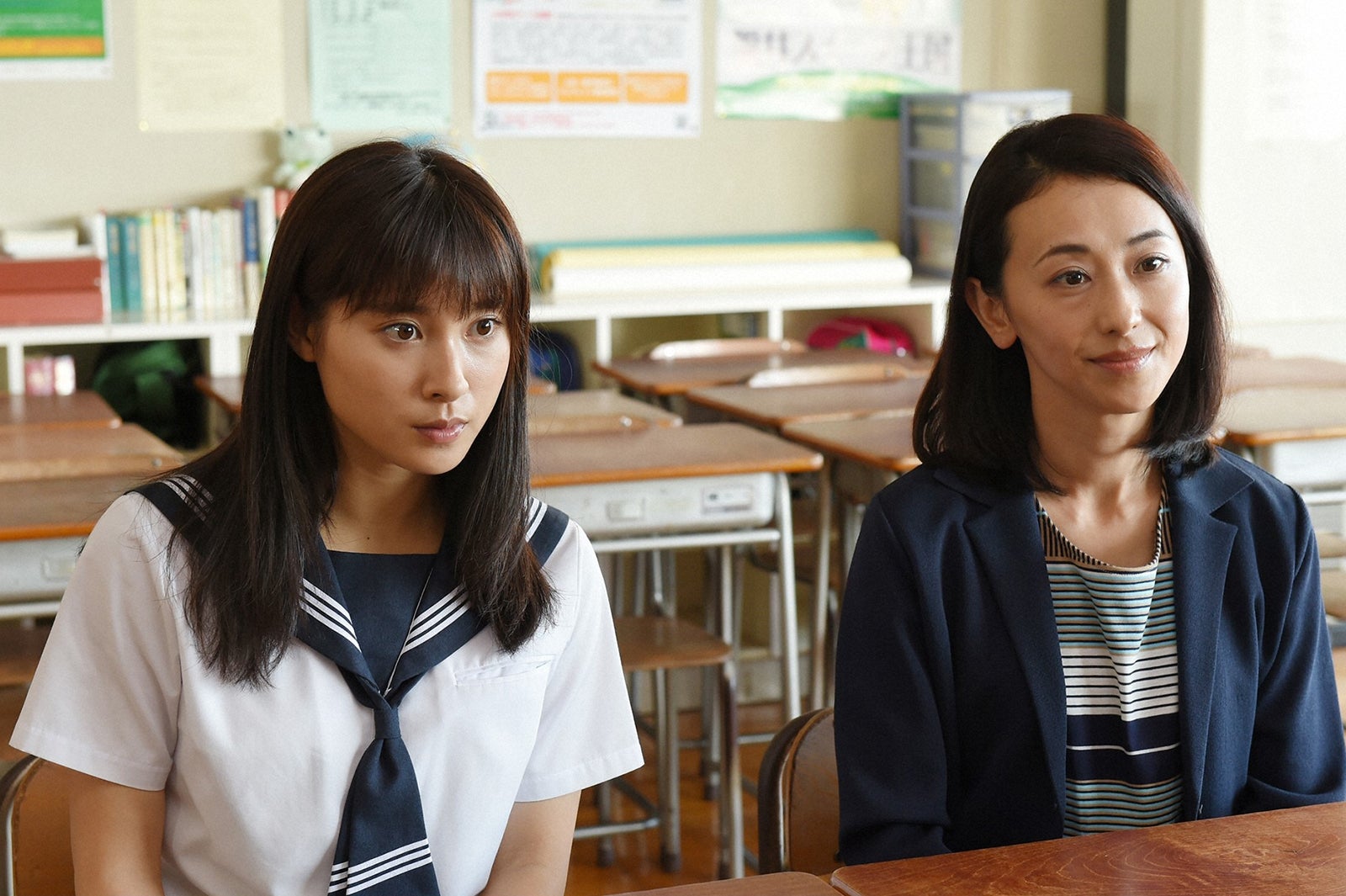 土屋太鳳、紺野まひる／「チア☆ダン」第8話より（C）TBS