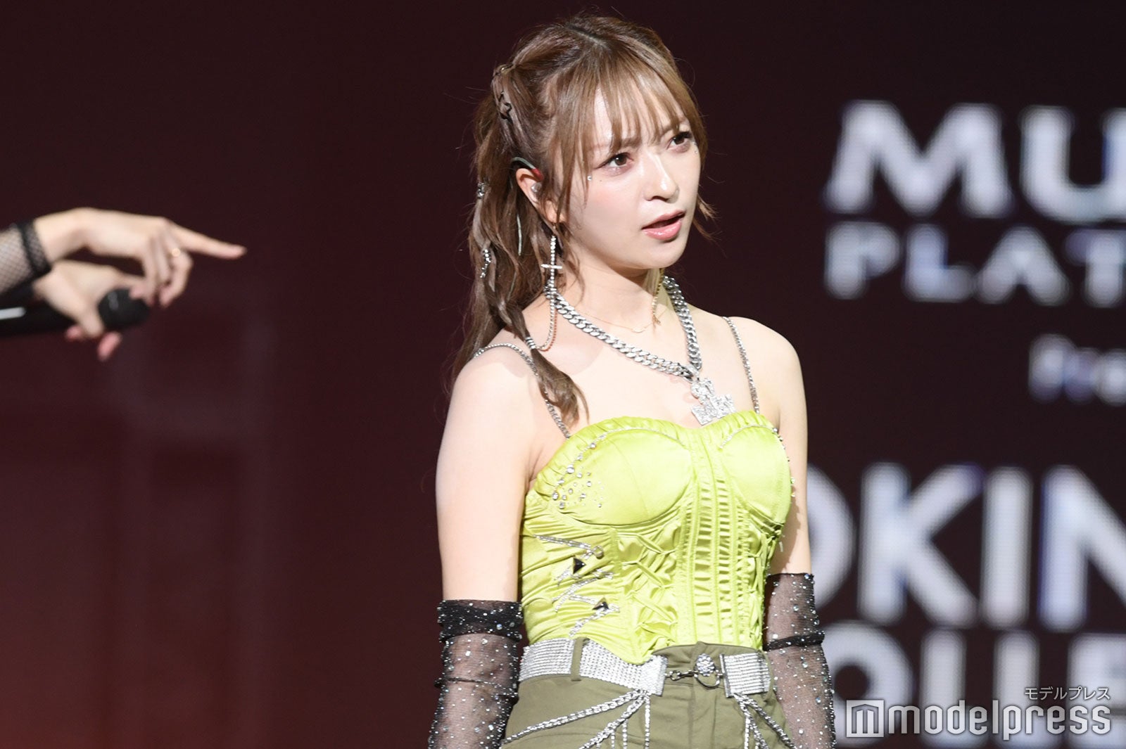 ヘラヘラ三銃士、歓声に迎えられ登場 Da-iCE花村想太提供の楽曲披露