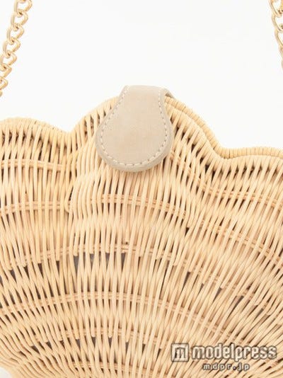 シェルクラッチ「SMIR NASLI」6,966円(税込)