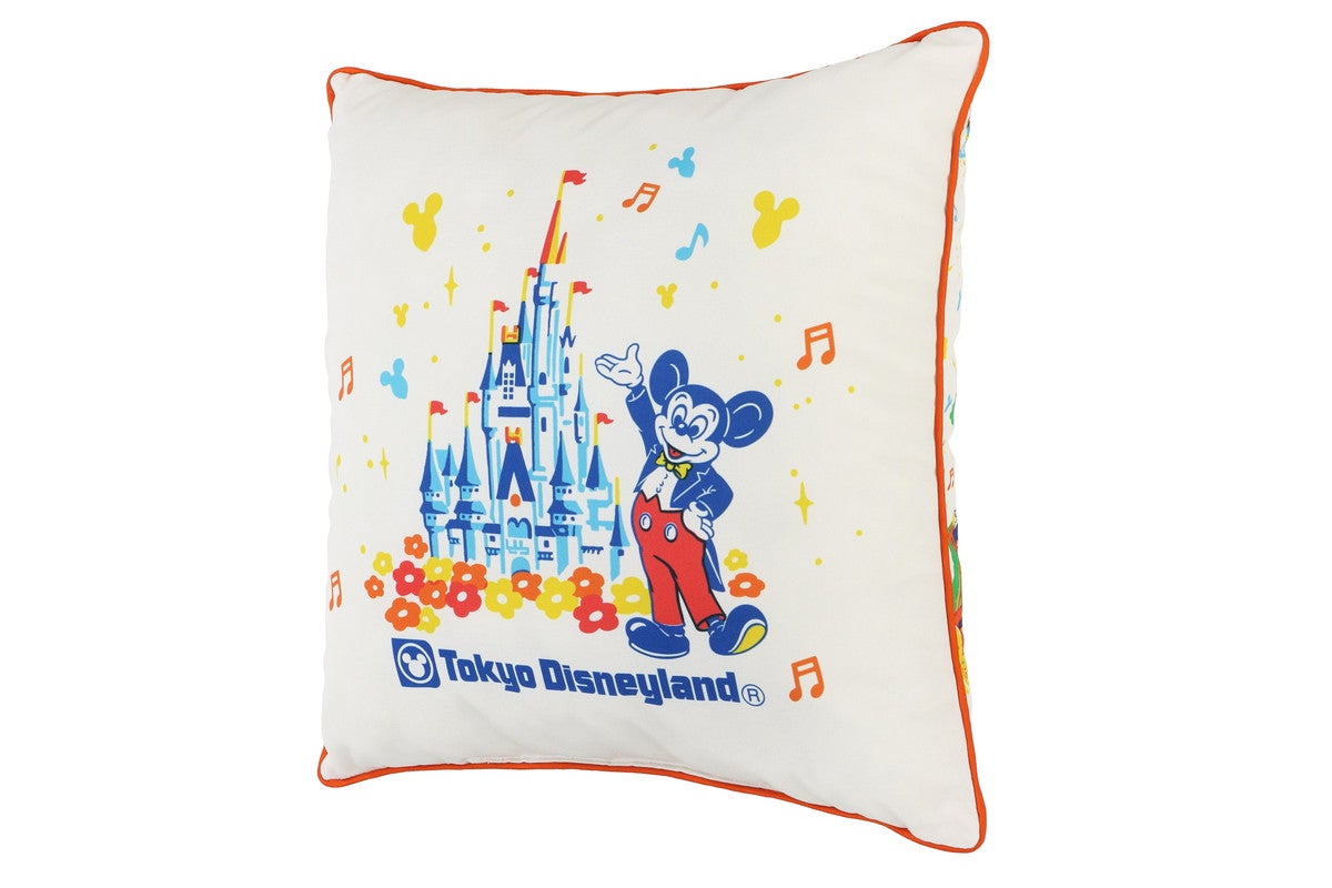 クッション3,400円（C）Disney