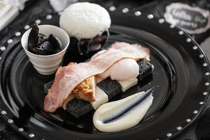 モノクロ・ゴシック スイーツパーティー／画像提供：ベストブライダル