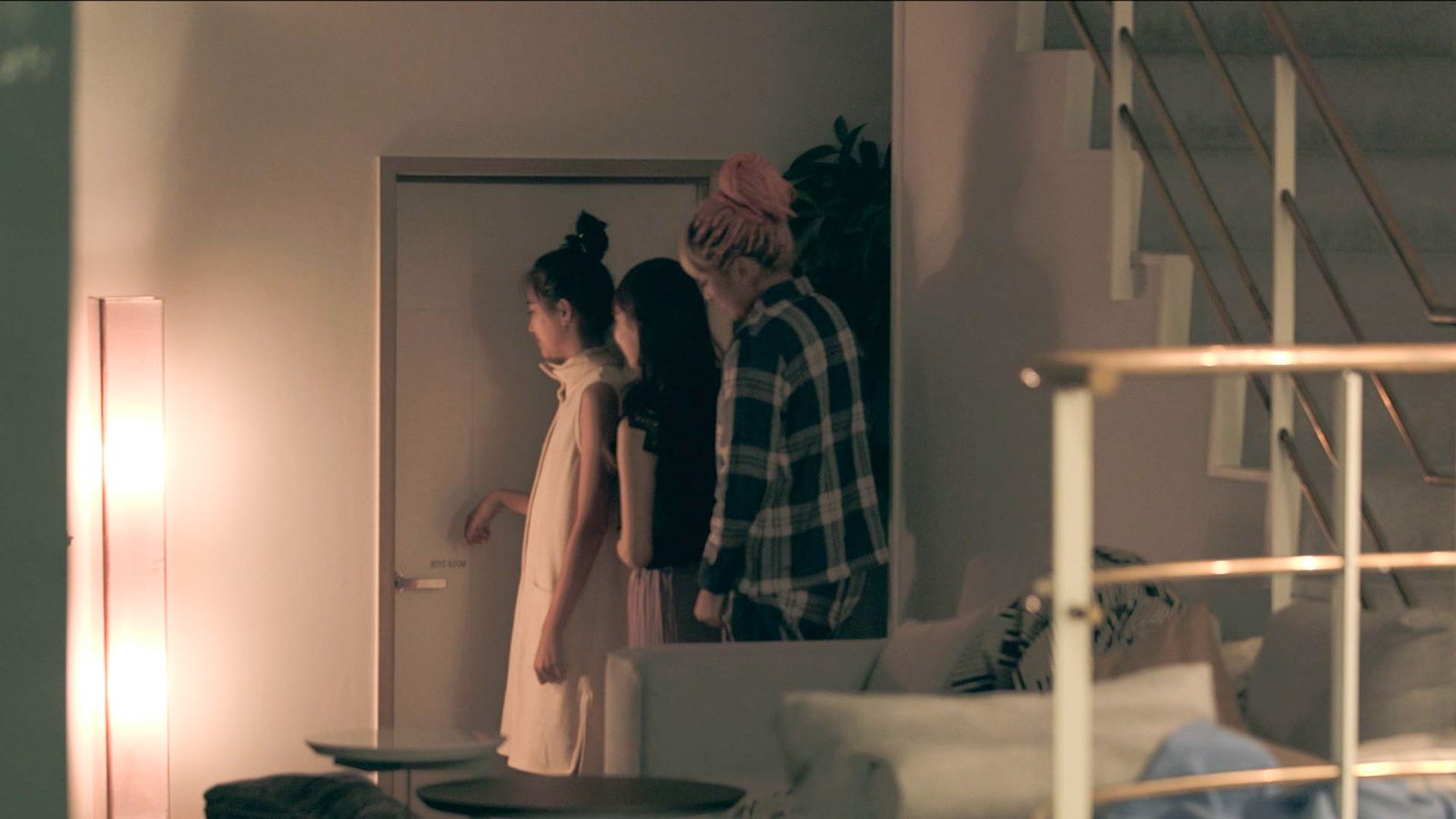 男子部屋を訪れる女子3人「TERRACE HOUSE TOKYO 2019-2020」21st WEEK（C）フジテレビ／イースト・エンタテインメント