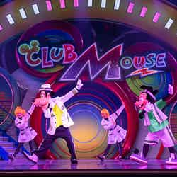 グーフィーとマックスがヒップホップをイメージしたダンスを披露／「クラブマウスビート」（C）Disney