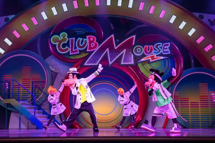 グーフィーとマックスがヒップホップをイメージしたダンスを披露/「クラブマウスビート」(C)Disney