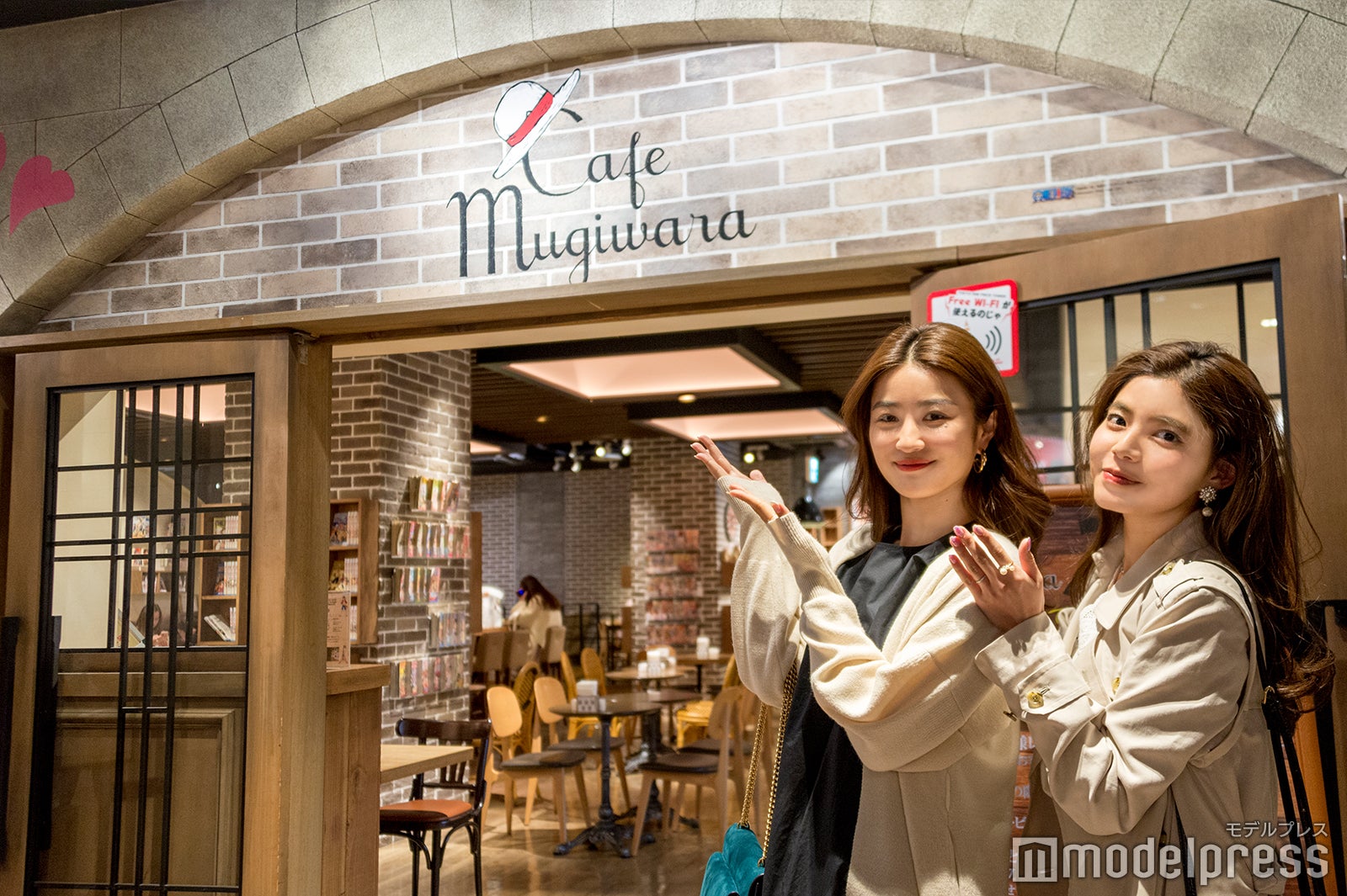 まずは軽食やお酒が楽しめる「Cafe Mugiwara」へ （C）モデルプレス