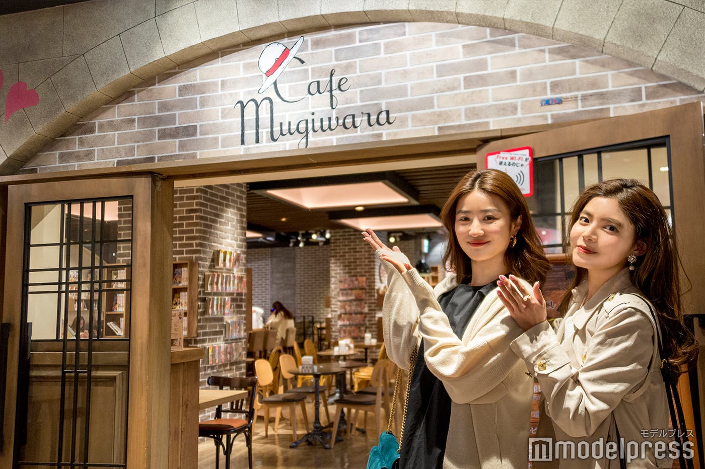 まずは軽食やお酒が楽しめる「Cafe Mugiwara」へ (C)モデルプレス