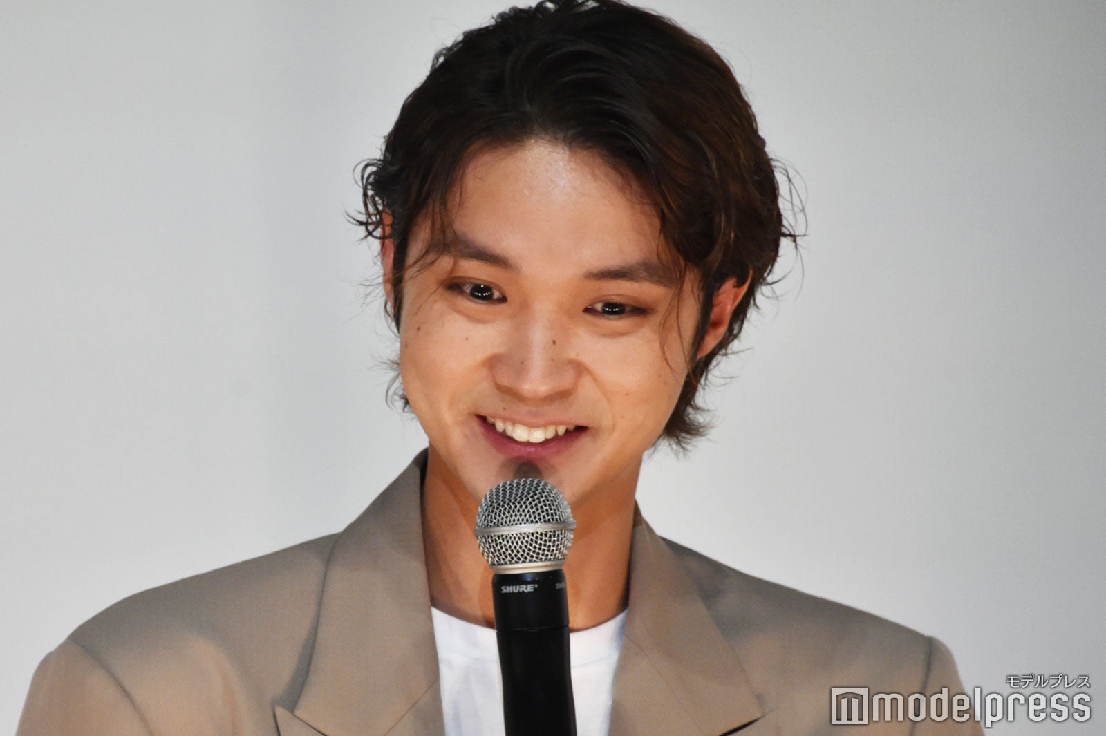 主演としてかっこよく答えたいと回答を絞り出した磯村勇斗 （C）モデルプレス