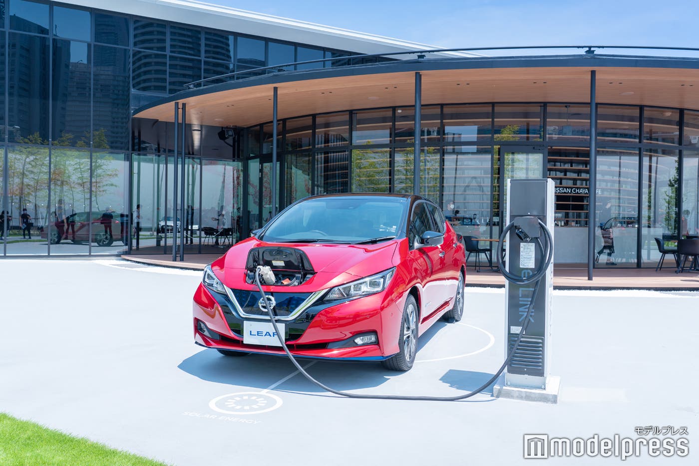 日産リーフに太陽光を蓄電(C)モデルプレス