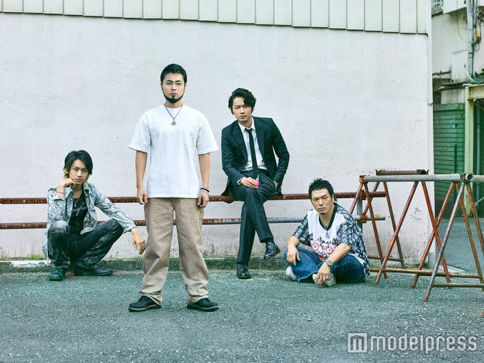 (左から)崎本大海、山田孝之、綾野剛、やべきょうすけ(C)2016真鍋昌平・小学館/「闇金ウシジマくん3」製作委員会・MBS
