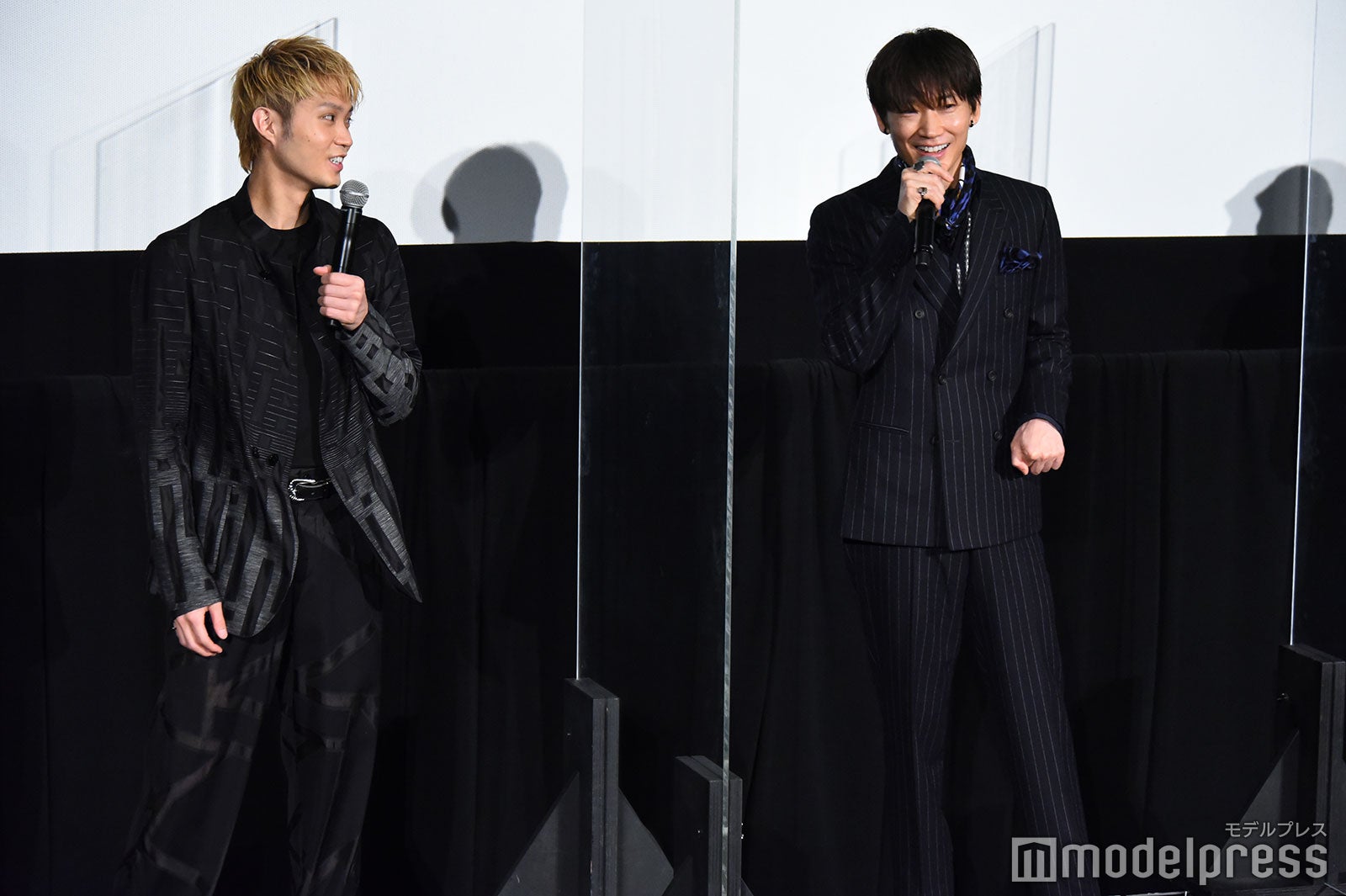 磯村勇斗、綾野剛（C）モデルプレス