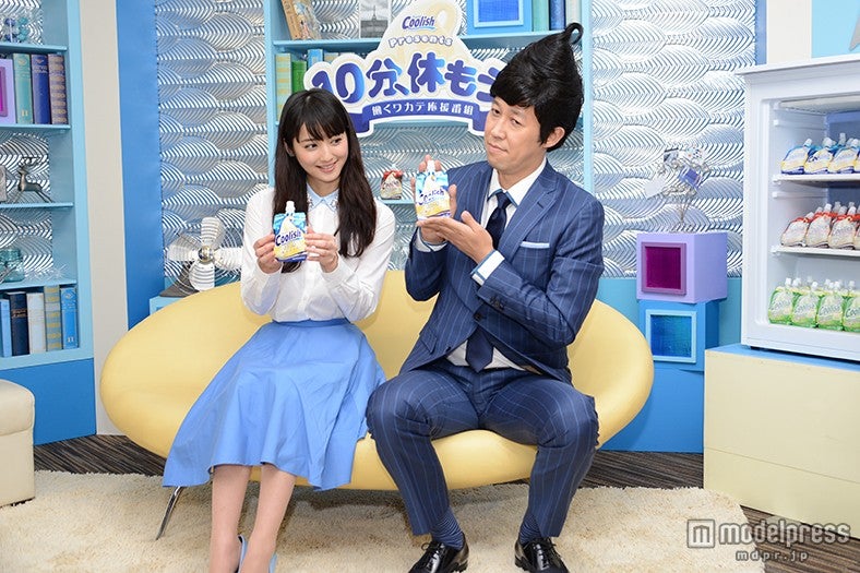 （左より）佐々木希、小藪千豊