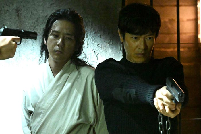 二宮和也、堺雅人「VIVANT」第8話より(C)TBS