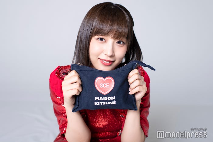 鎌田菜月のメイクポーチ公開! (C)モデルプレス