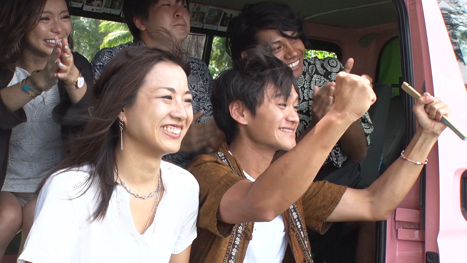 喜ぶメンバー／「あいのり：Asian Journey」第17話より（C）フジテレビ