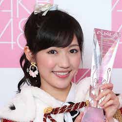 「第6回AKB48選抜総選挙」1位の渡辺麻友（C）AKS