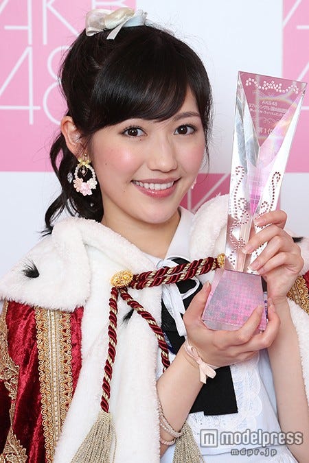 「第6回AKB48選抜総選挙」1位の渡辺麻友(C)AKS