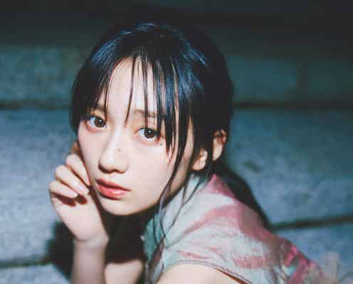 乃木坂46川崎桜、ノースリーブ姿で透明素肌際立つ