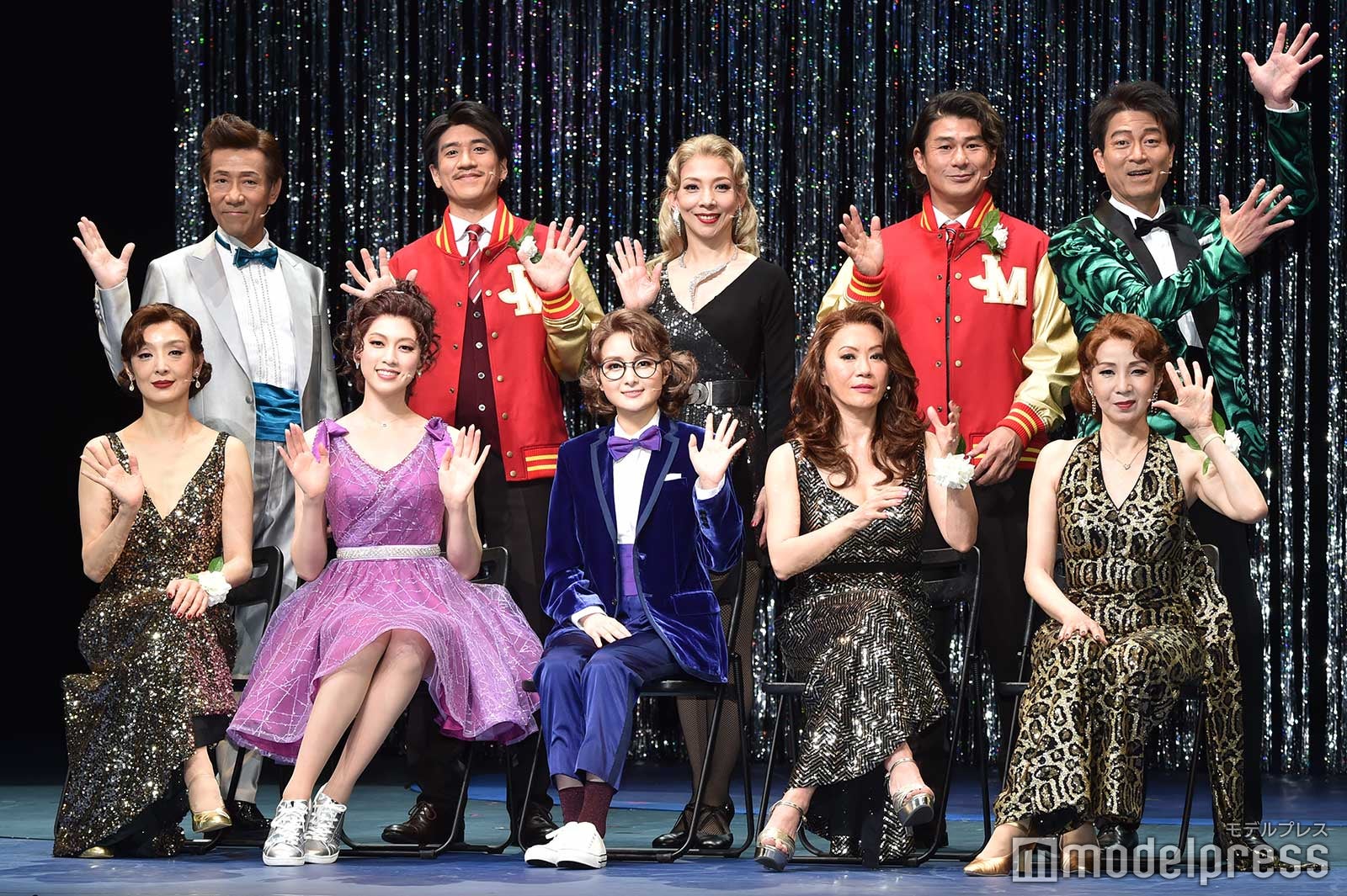 （後列左より）岸谷五朗、佐賀龍彦、霧矢大夢、TAKE、寺脇康文（前列左より）草刈民代、三吉彩花、葵わかな、大黒摩季、保坂知寿（C）モデルプレス