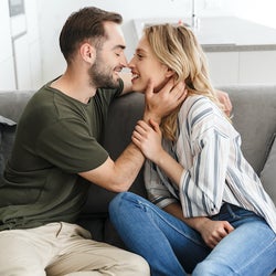 30代の恋愛だからこそ スムーズなキスのタイミングとは モデルプレス