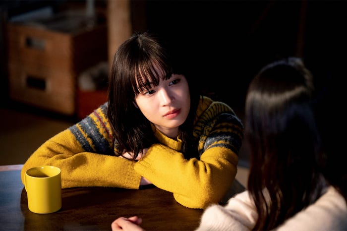広瀬すず/「夕暮れに、手をつなぐ」第7話より(C)TBS