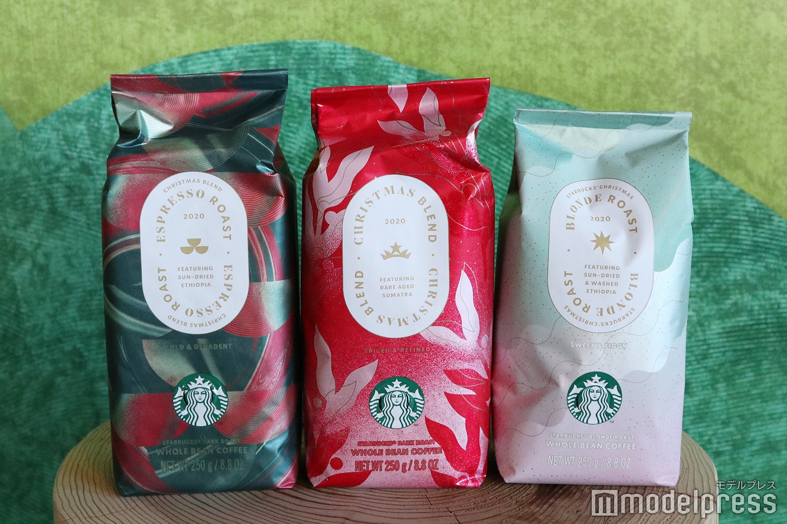 （左から）「スターバックス クリスマス ブレンド」「スターバックス クリスマス ブレンド エスプレッソ ロースト」「スターバックス クリスマス ブロンド ロースト」（C）モデルプレス