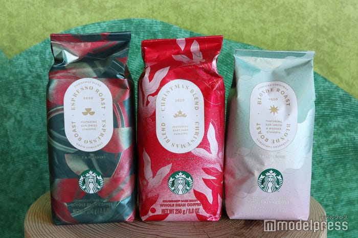 (左から)「スターバックス クリスマス ブレンド」「スターバックス クリスマス ブレンド エスプレッソ ロースト」「スターバックス クリスマス ブロンド ロースト」(C)モデルプレス