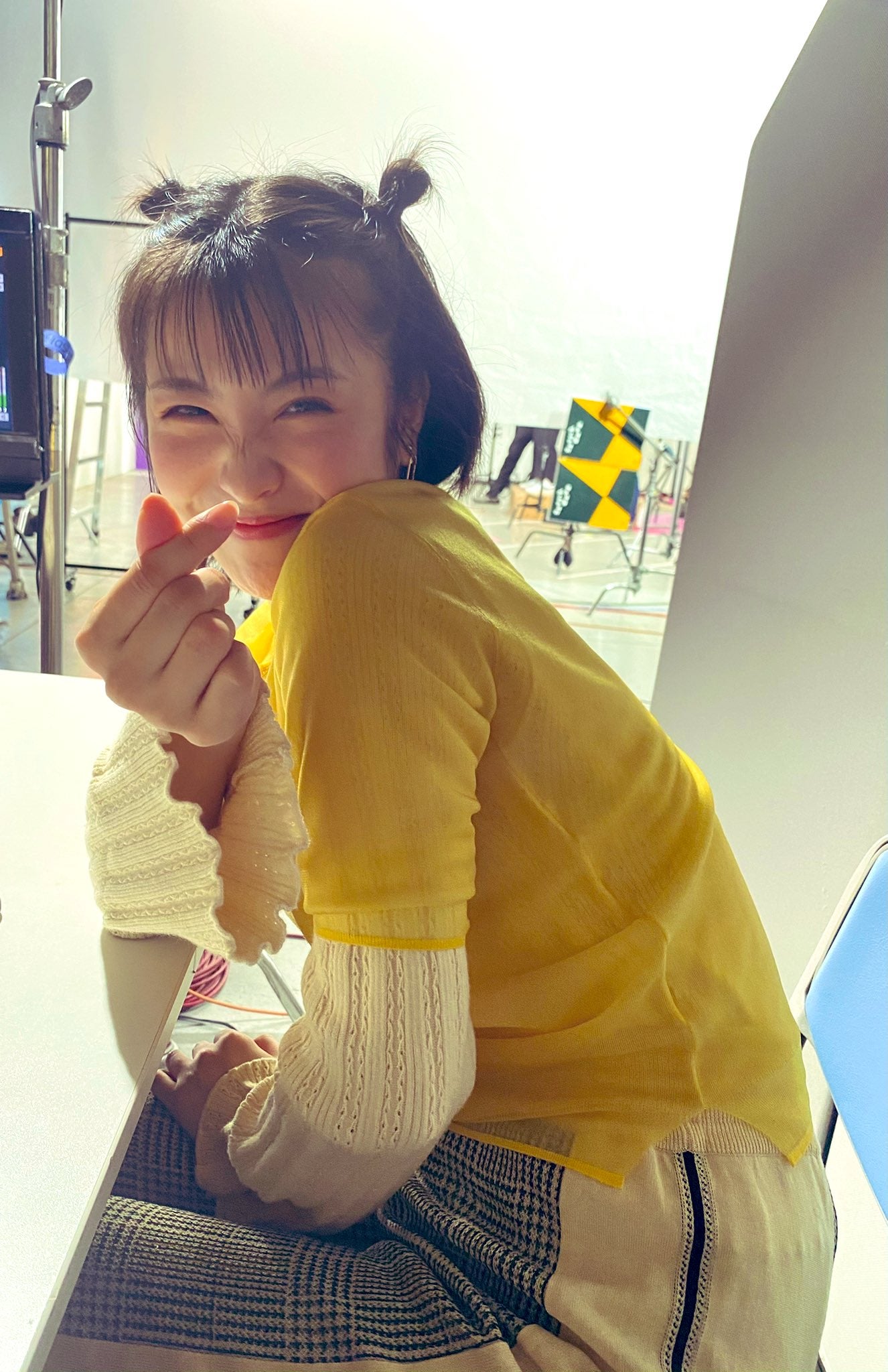 浜辺美波、“きゅんポーズ”披露 橋本環奈「尊ひ」と反応