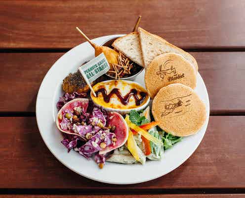 スヌーピーミュージアムが開館1周年!アニバーサリー限定グッズ&フードも見逃せない