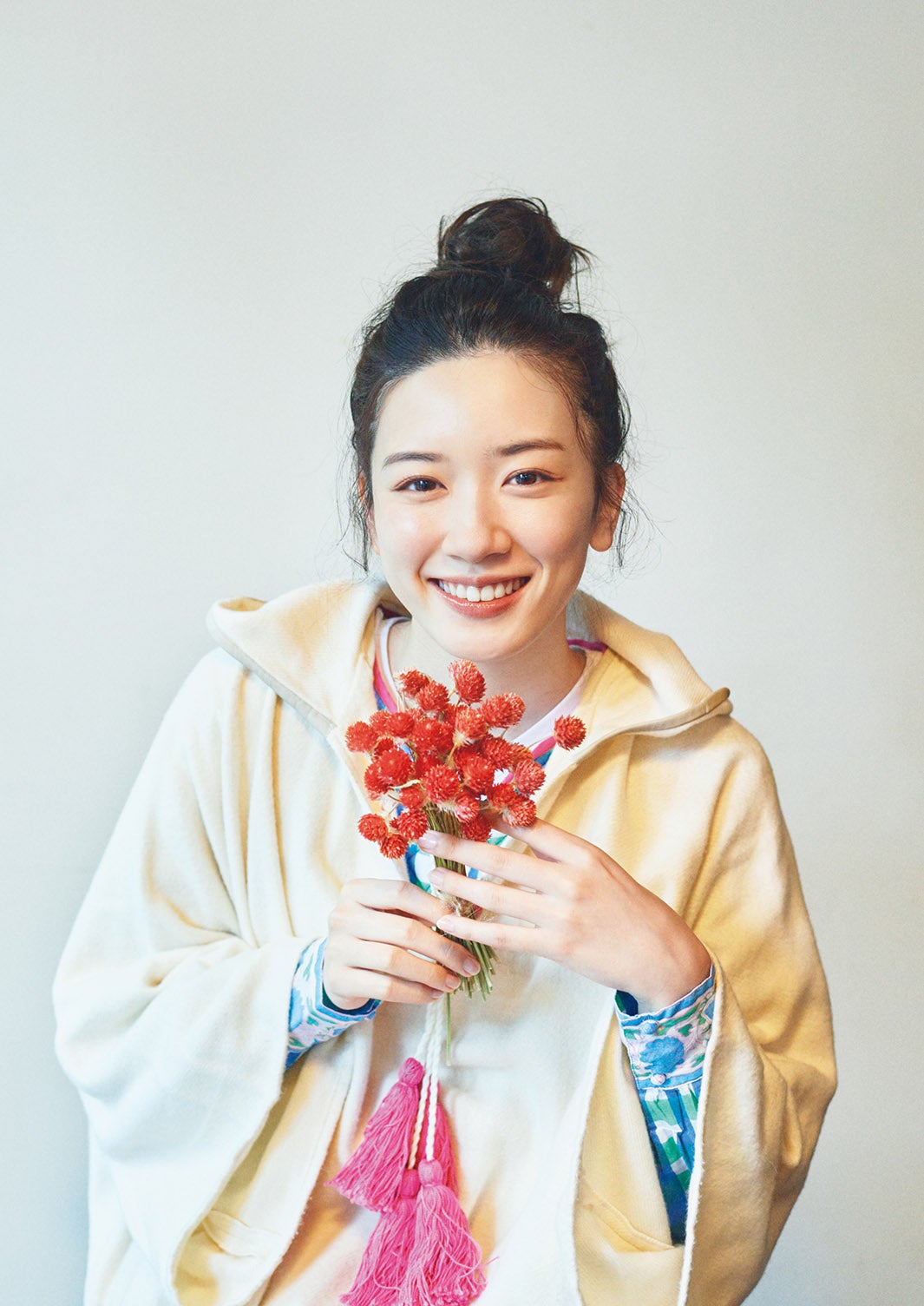 永野芽郁の“うるうる瞳”に胸キュン　等身大の魅力満載の公式ブック決定