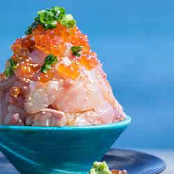 海鮮てっぺん丼2,728円/画像提供:夢タカラ