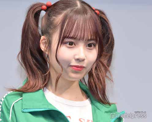乃木坂46佐藤璃果、穴開きデニムから美脚チラリ「可愛い」「似合ってる」