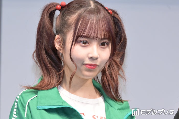 乃木坂46佐藤璃果、ミニスカで美脚披露 “母撮影”旅行満喫ショットに「スタイル抜群」「ビジュ最強」の声