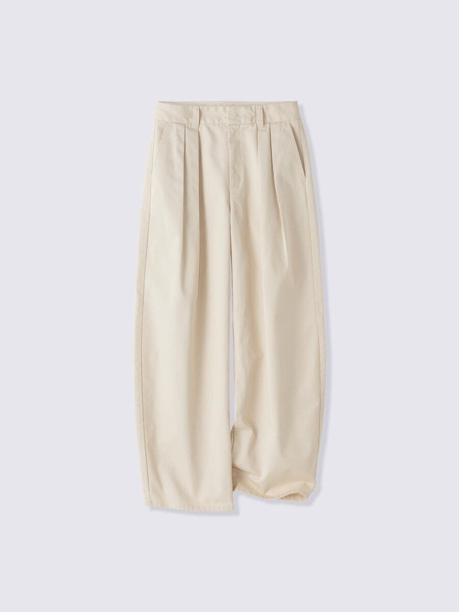 ベージュのチノタックバレルパンツ ベージュのチノタックバレルパンツ