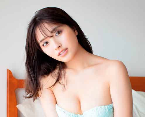 大和田南那、チューブトップ水着で美谷間輝く<独占カットあり>