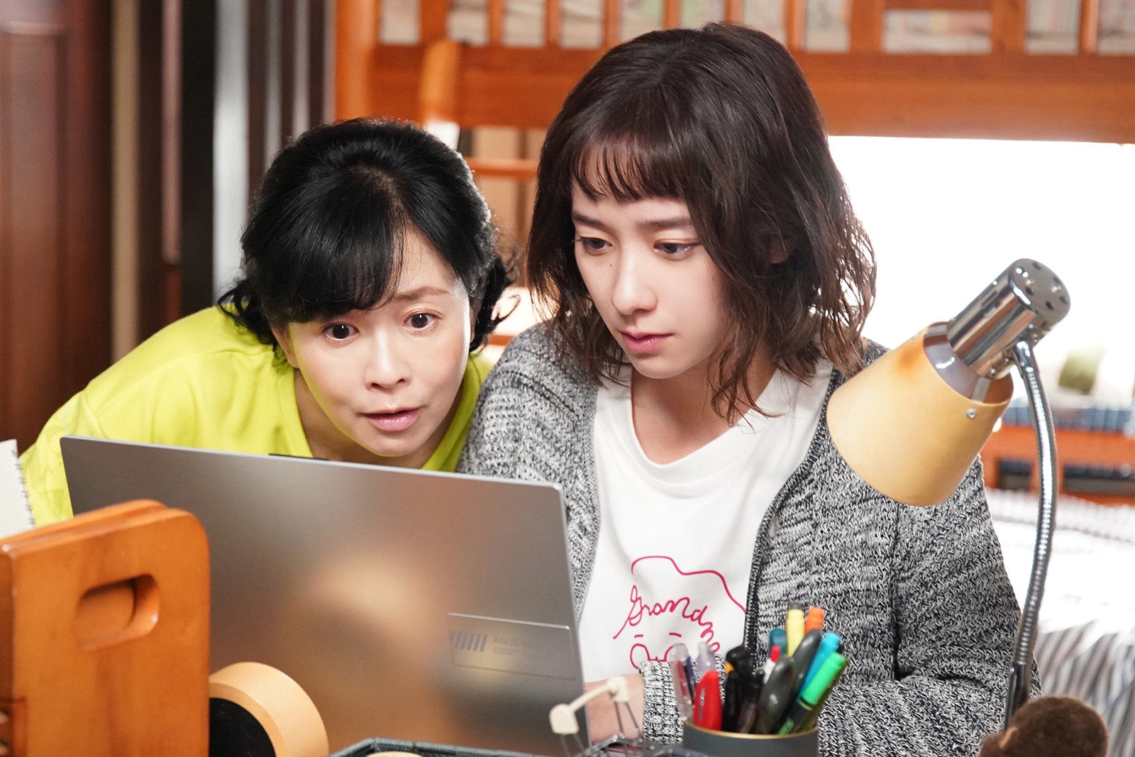 坂井真紀、堀田真由「若草物語―恋する姉妹と恋せぬ私―」第4話（C）日本テレビ