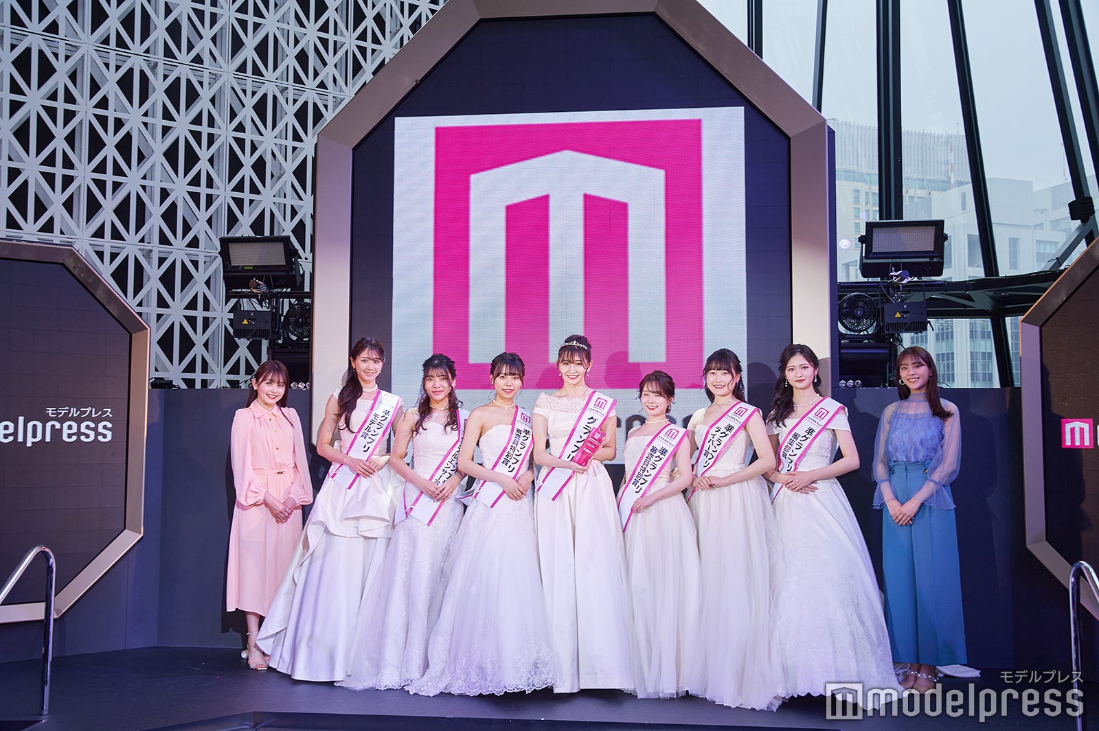 「ミスモデルプレス」「ミスターモデルプレス」表彰式の様子 （C）モデルプレス