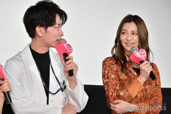 「恋はつづくよどこまでも」で共演した佐藤健、香里奈 (C)モデルプレス