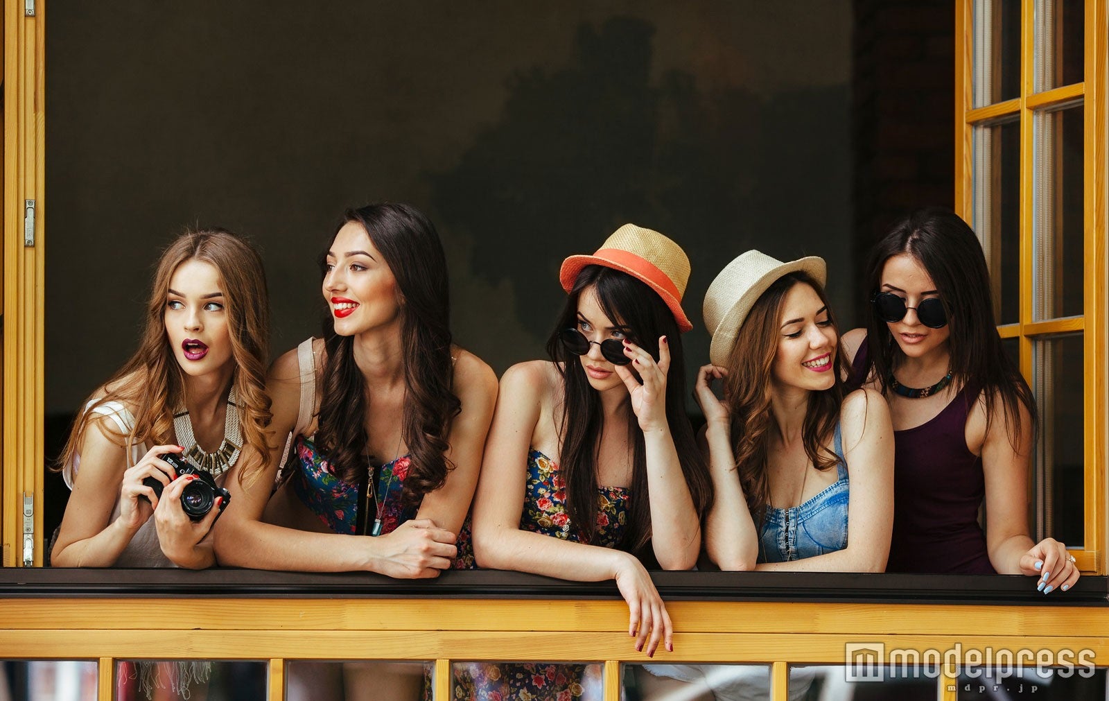 まずは出会いを求めて行動を（photo by teksomolika／Fotolia）