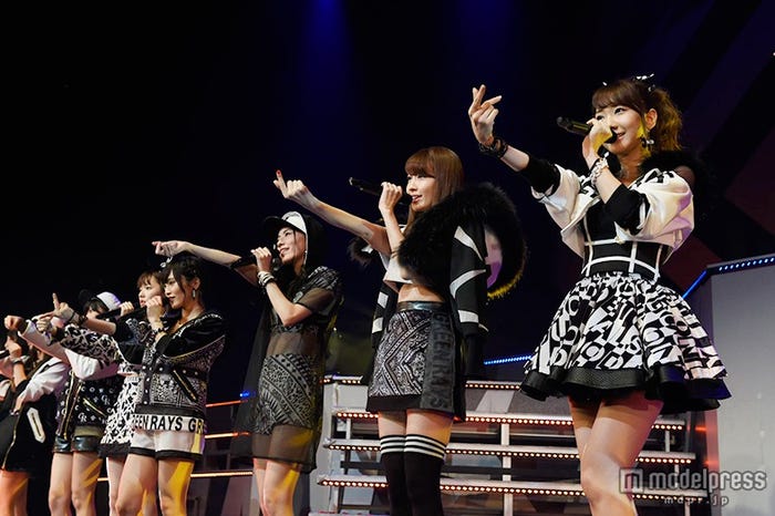 柏木由紀&小嶋陽菜Wセンター新曲「Green Flash」(C)AKS