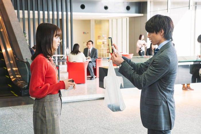 見上愛、佐藤大樹/「liar」第1話より (C)MBS/TBS