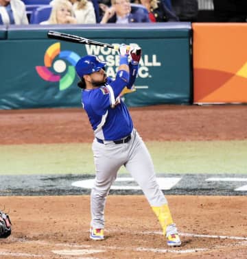 WBC決勝 ベネズエラが九回に勝ち越し！スアレスの適時二塁打でベンチがお祭り騒ぎ ハーパー同点弾直後に