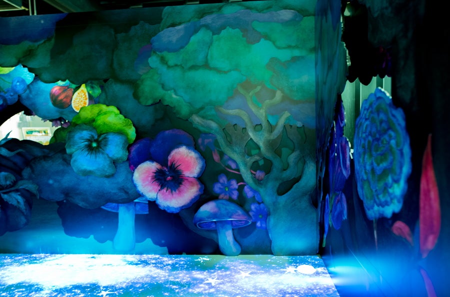 絵本の中のBar 内観