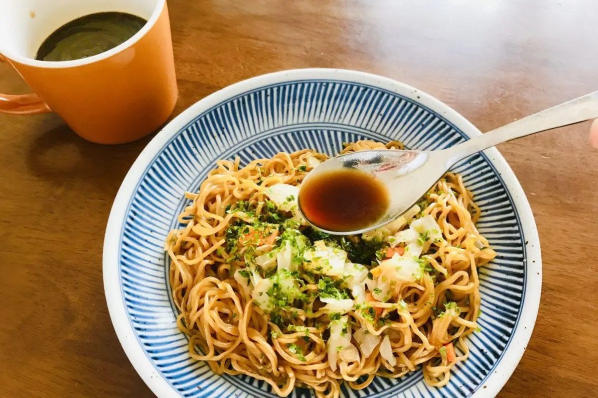 焼きそばにコーヒー